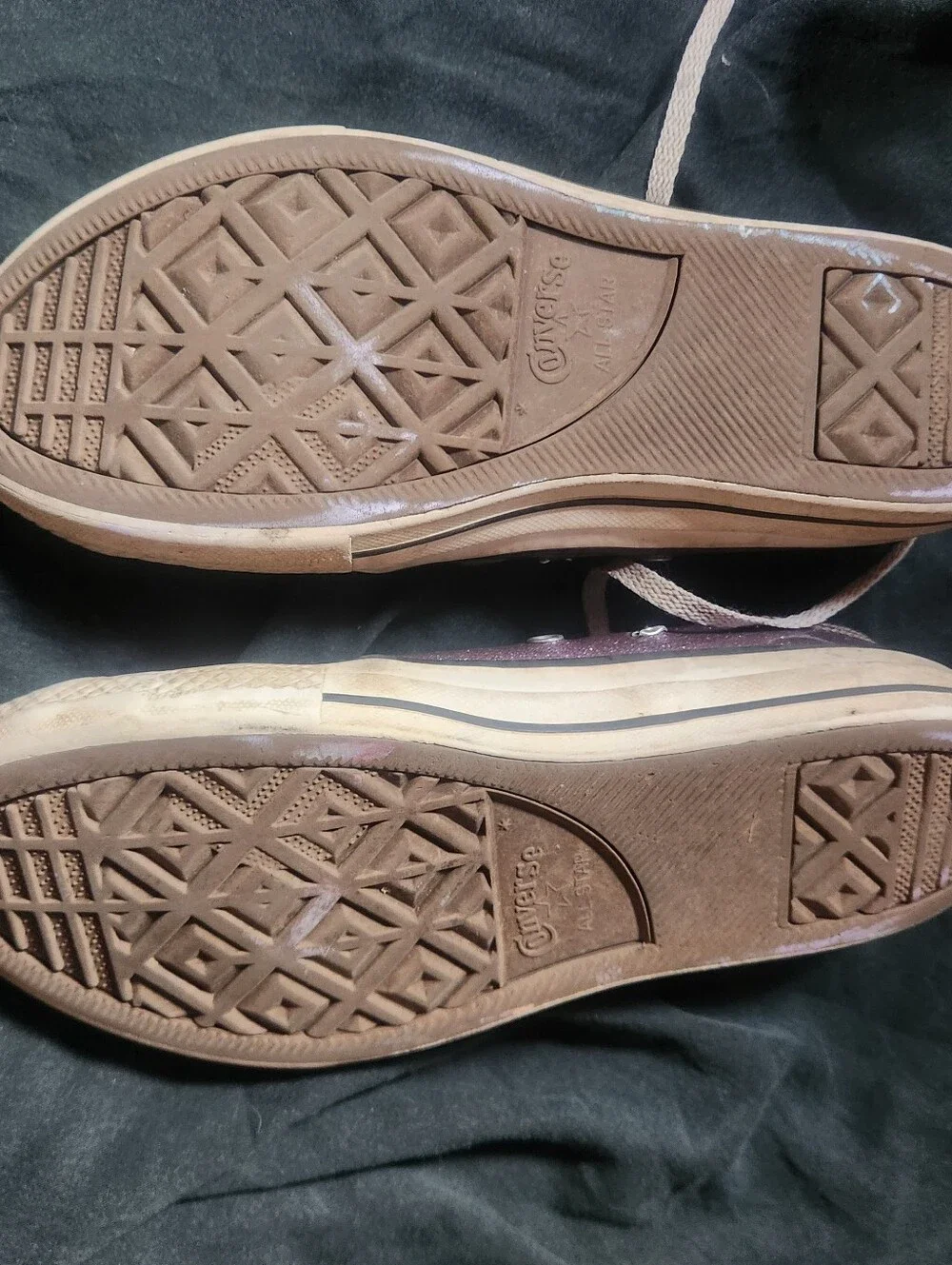Converse Shimmery Youth Size 5 Lo Tops